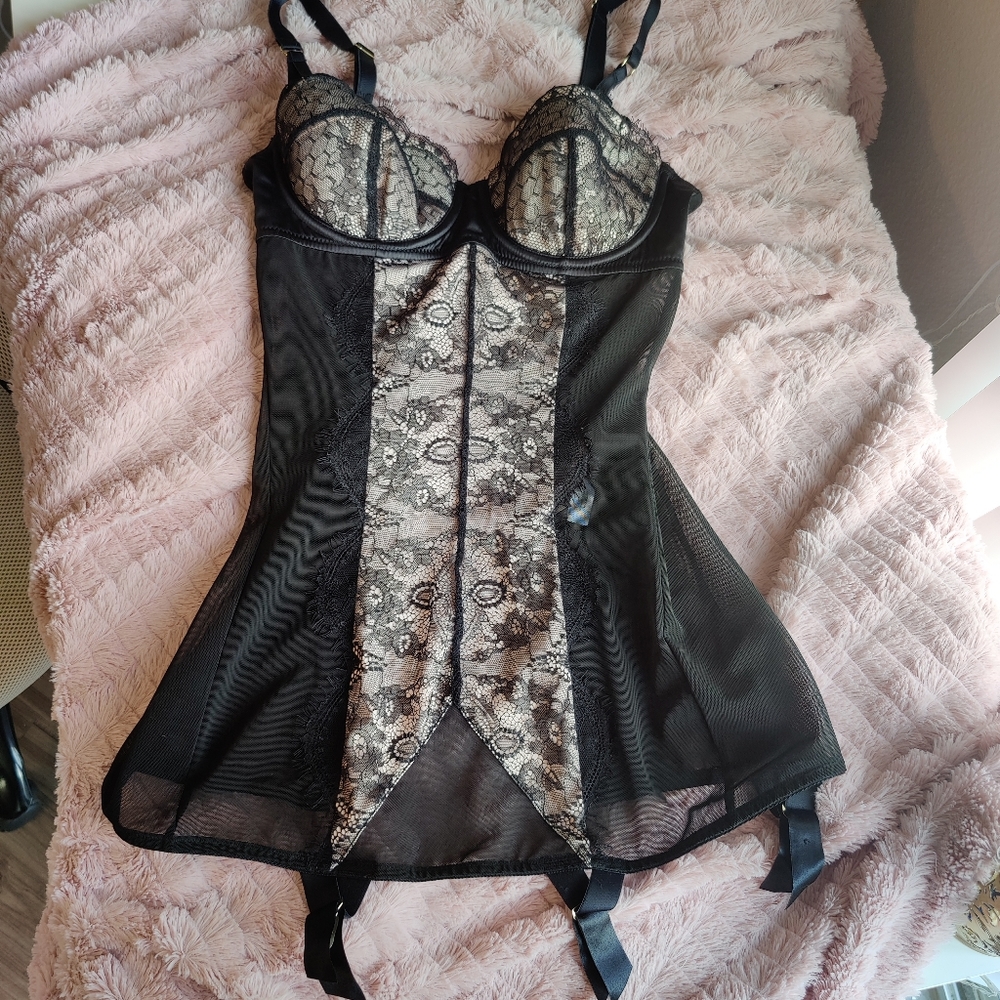 NWT Bettie Page Lingerie Teddy Merrywidow garter